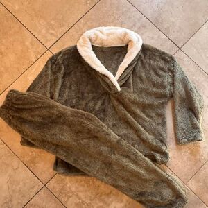 Cozy Olive Plush Lounge Set Sherpa Collar Top + Joggers Women’s  oversized Small